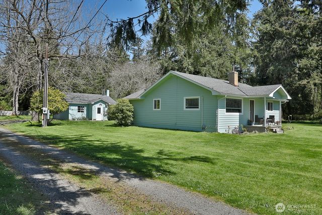 397 Lagoon Point Road, Greenbank, WA 98253