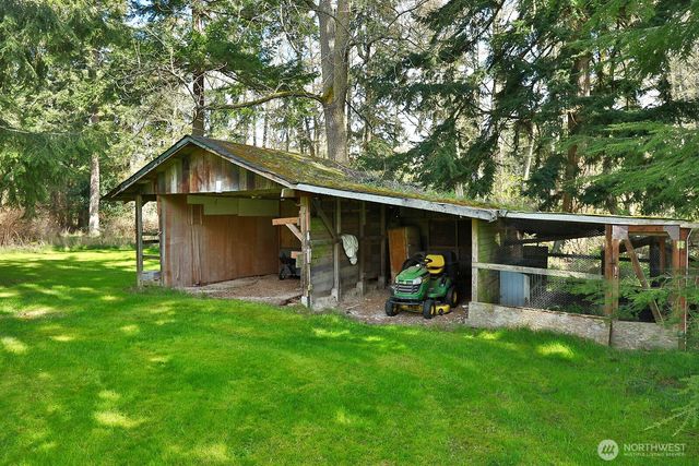 397 Lagoon Point Road, Greenbank, WA 98253