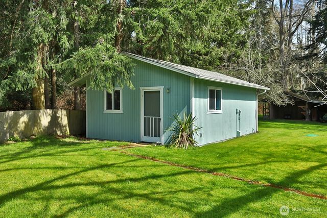 397 Lagoon Point Road, Greenbank, WA 98253