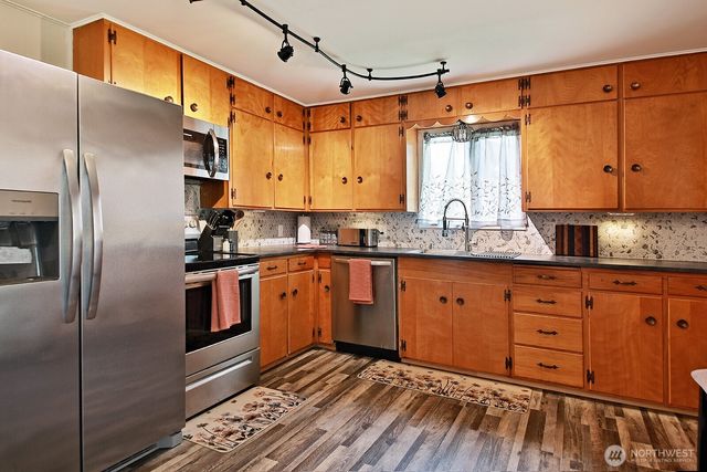 397 Lagoon Point Road, Greenbank, WA 98253