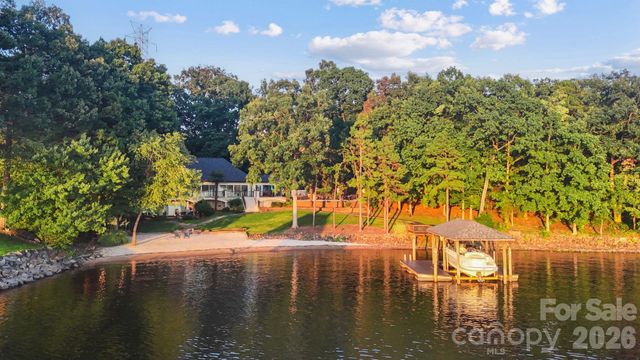 172 Mariner Pointe Lane, Mooresville, NC 28117