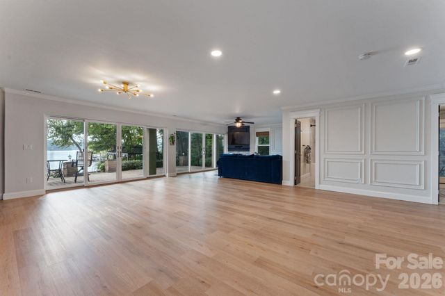 172 Mariner Pointe Lane, Mooresville, NC 28117
