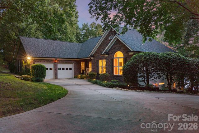 172 Mariner Pointe Lane, Mooresville, NC 28117