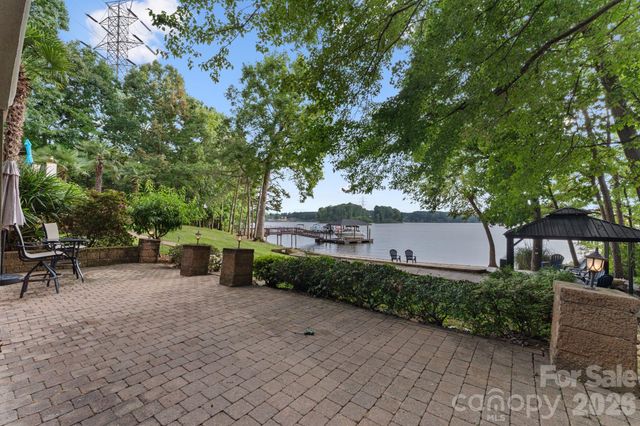 172 Mariner Pointe Lane, Mooresville, NC 28117