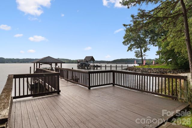 172 Mariner Pointe Lane, Mooresville, NC 28117