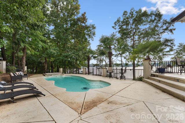 172 Mariner Pointe Lane, Mooresville, NC 28117