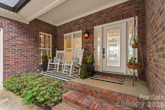 172 Mariner Pointe Lane, Mooresville, NC 28117