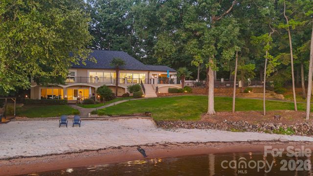 172 Mariner Pointe Lane, Mooresville, NC 28117