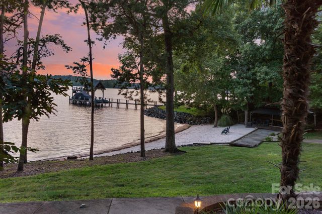 172 Mariner Pointe Lane, Mooresville, NC 28117