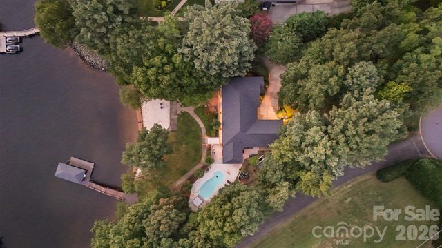 172 Mariner Pointe Lane, Mooresville, NC 28117