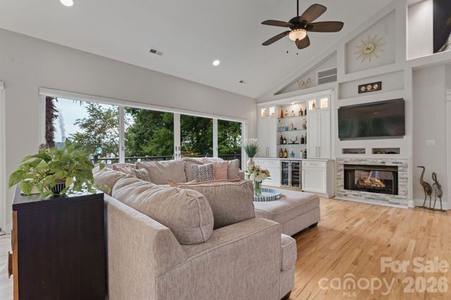 172 Mariner Pointe Lane, Mooresville, NC 28117