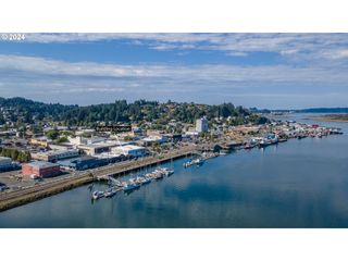 252 S BROADWAY, Coos Bay, OR 97420