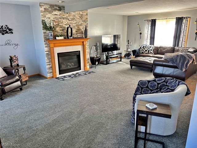 907 Park Village Drive, Louisville, OH 44641