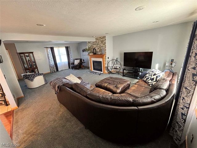 907 Park Village Drive, Louisville, OH 44641