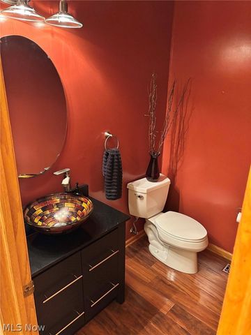 907 Park Village Drive, Louisville, OH 44641