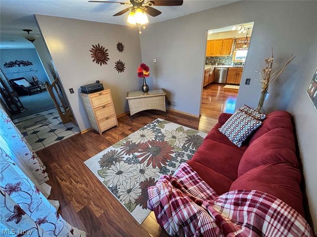 907 Park Village Drive, Louisville, OH 44641