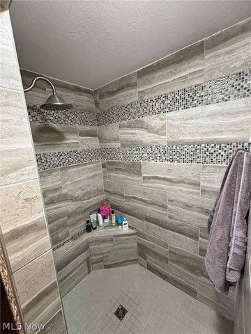 907 Park Village Drive, Louisville, OH 44641