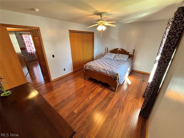 907 Park Village Drive, Louisville, OH 44641