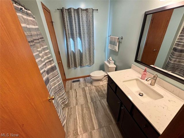 907 Park Village Drive, Louisville, OH 44641