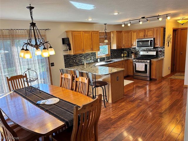 907 Park Village Drive, Louisville, OH 44641