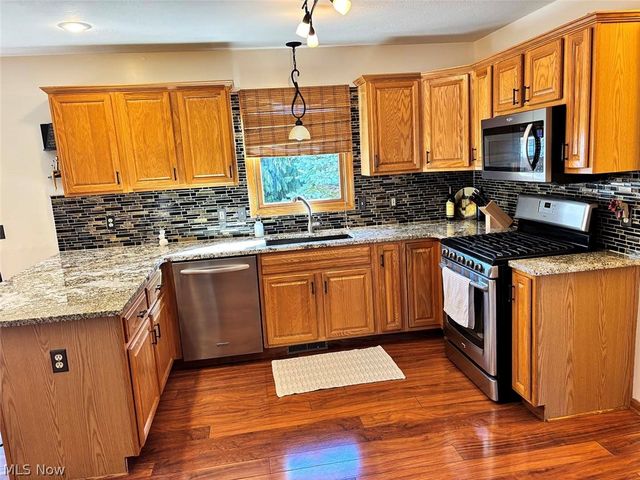 907 Park Village Drive, Louisville, OH 44641