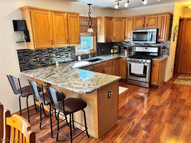 907 Park Village Drive, Louisville, OH 44641