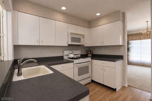 96 Easedale Rd, Wayne Twp., NJ 07470