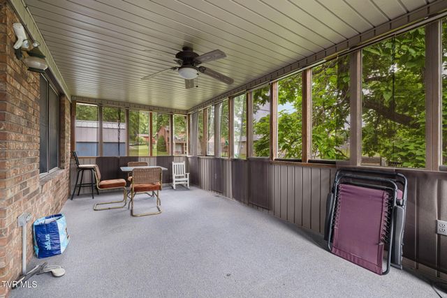 303 Cloverleaf Court, Mount Carmel, TN 37645