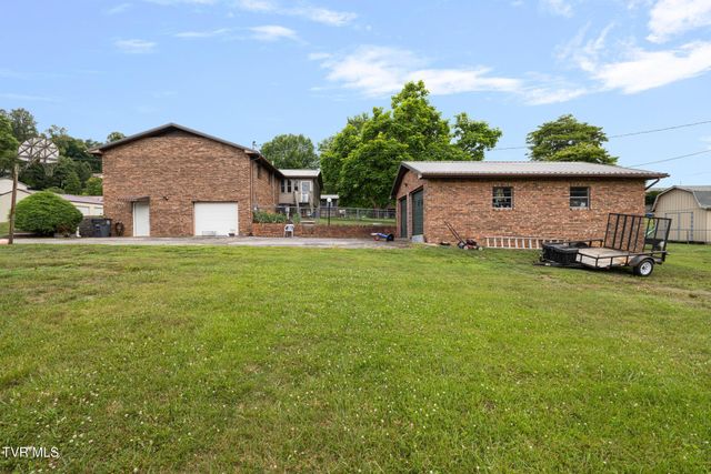 303 Cloverleaf Court, Mount Carmel, TN 37645