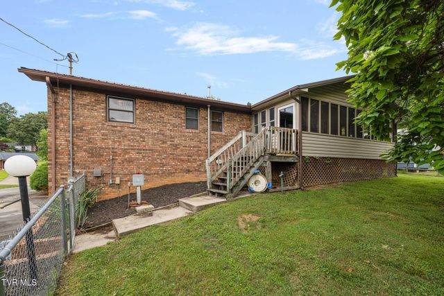303 Cloverleaf Court, Mount Carmel, TN 37645