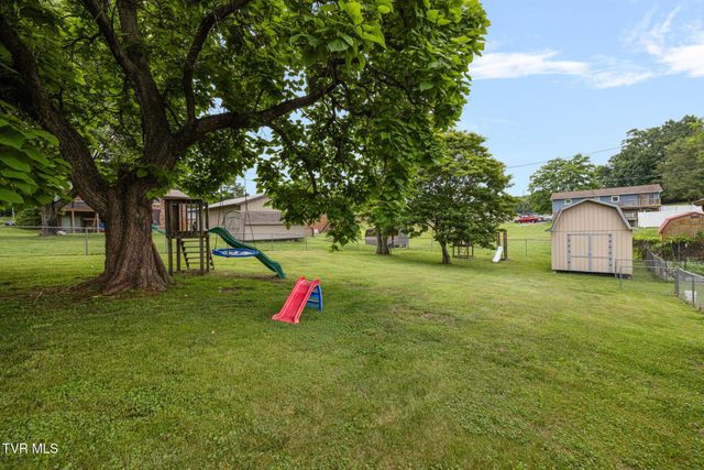 303 Cloverleaf Court, Mount Carmel, TN 37645
