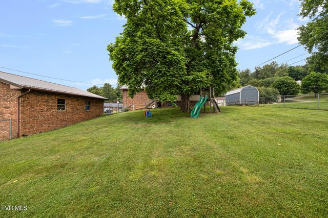 303 Cloverleaf Court, Mount Carmel, TN 37645