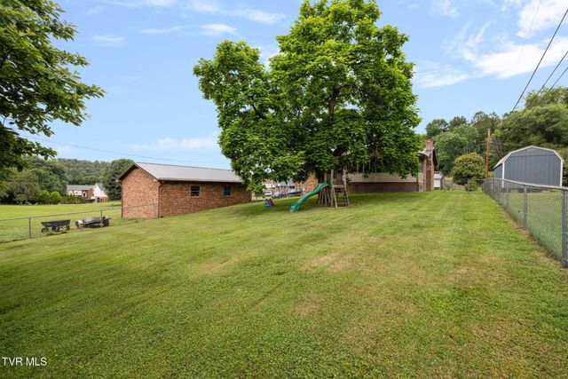303 Cloverleaf Court, Mount Carmel, TN 37645