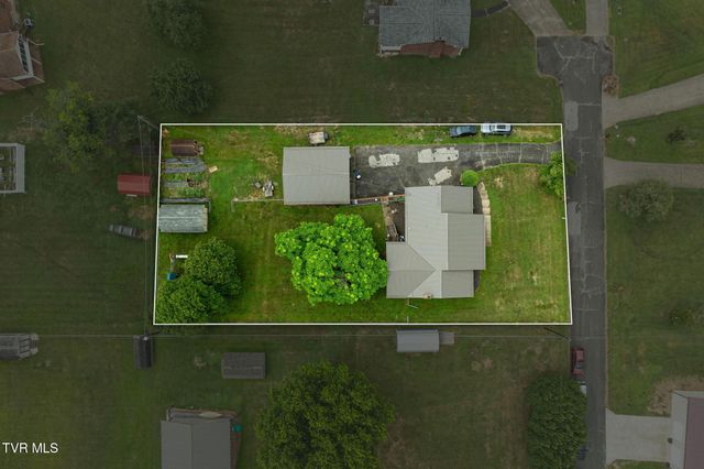 303 Cloverleaf Court, Mount Carmel, TN 37645