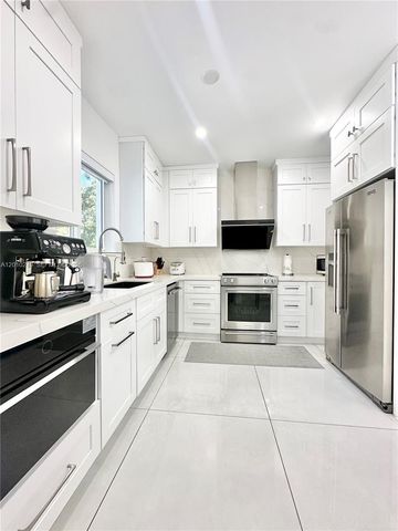 7800 SW 57th Ct, South Miami, FL 33143