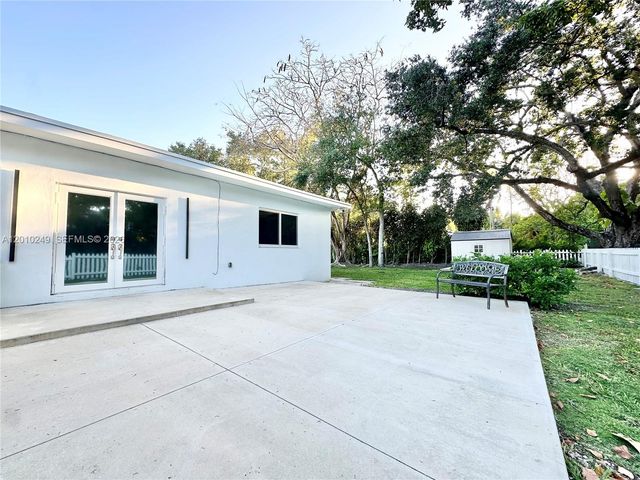 7800 SW 57th Ct, South Miami, FL 33143
