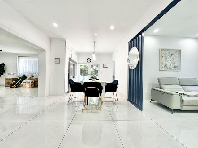 7800 SW 57th Ct, South Miami, FL 33143
