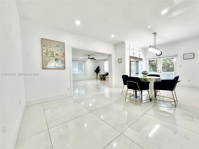 7800 SW 57th Ct, South Miami, FL 33143