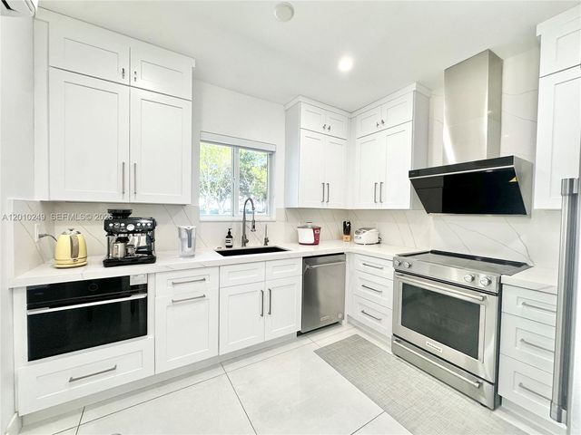 7800 SW 57th Ct, South Miami, FL 33143