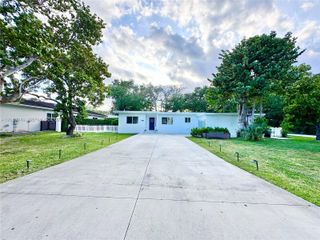 7800 SW 57th Ct, South Miami, FL 33143