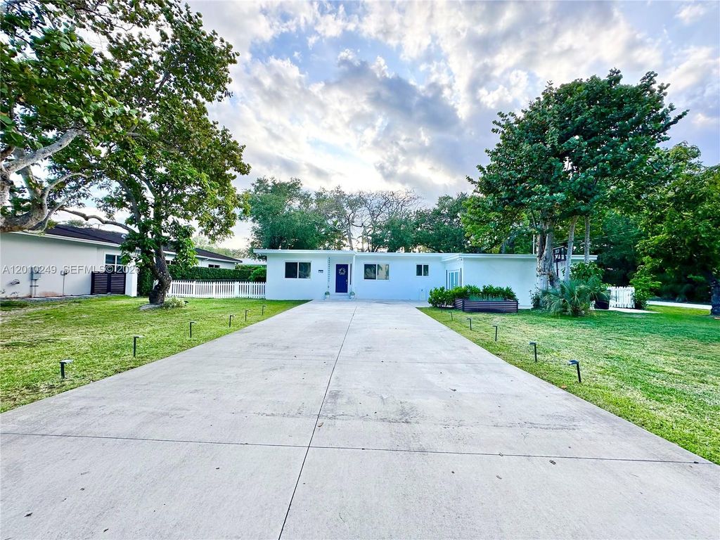 7800 SW 57th Ct, South Miami, FL 33143