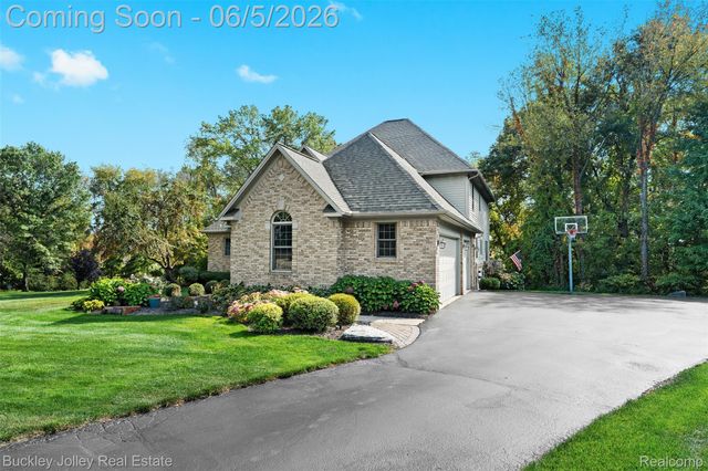 1889 Sharp Sand Circle, Brighton Township, MI 48114