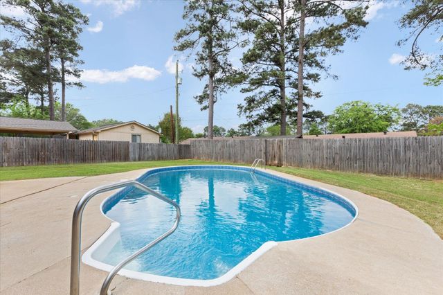 5215 Tenneryville Rd, Longview, TX 75604