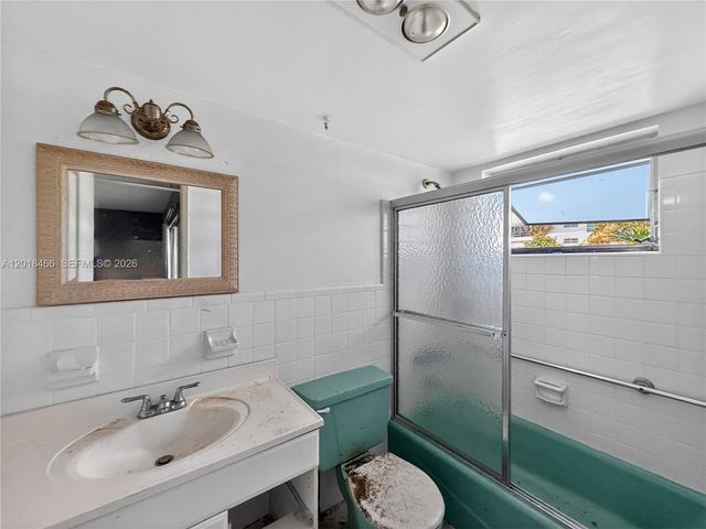 2050 NE 39th St W112, Lighthouse Point, FL 33064
