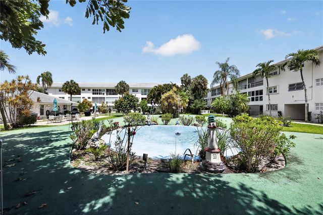 2050 NE 39th St W112, Lighthouse Point, FL 33064