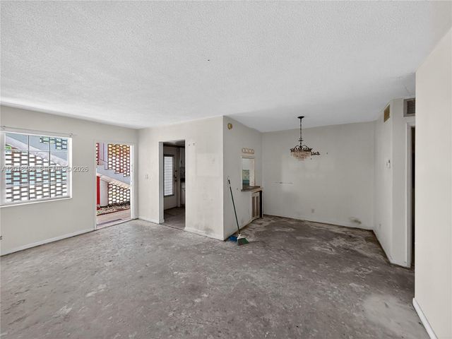 2050 NE 39th St W112, Lighthouse Point, FL 33064