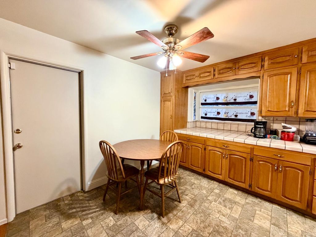 Image 10 of property listing at 906 W. Ashcroft, Fresno, CA 93705