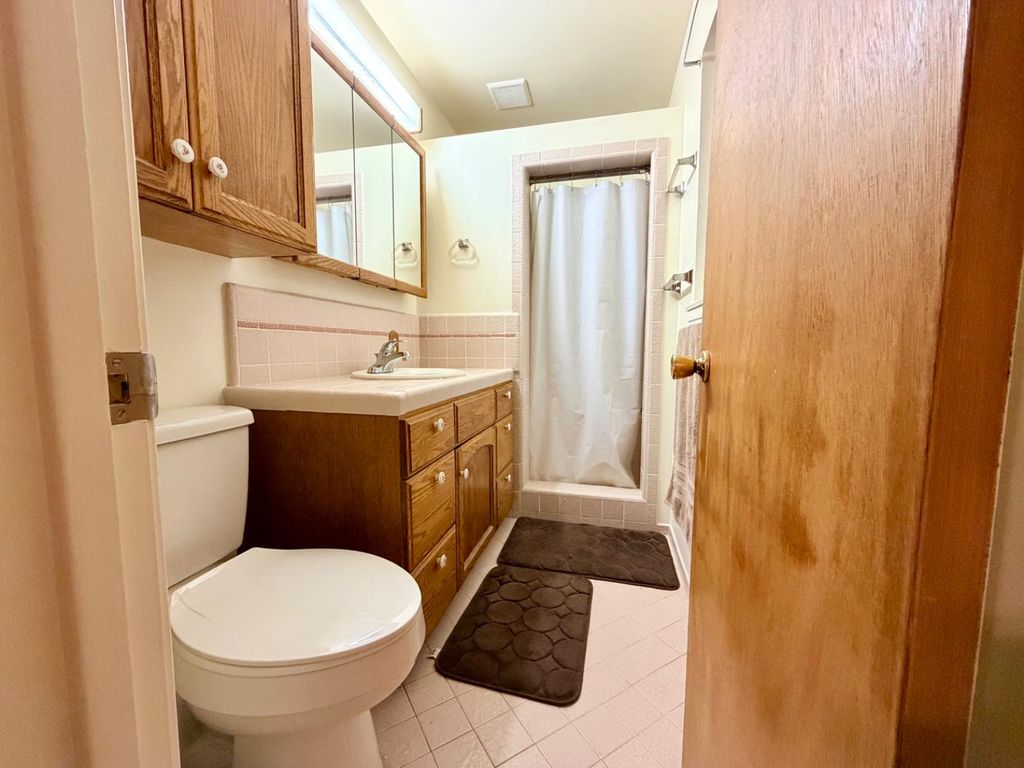 Image 14 of property listing at 906 W. Ashcroft, Fresno, CA 93705