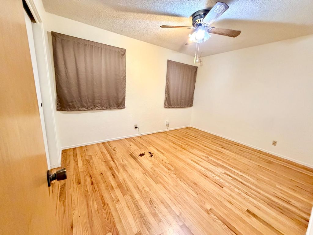 Image 15 of property listing at 906 W. Ashcroft, Fresno, CA 93705