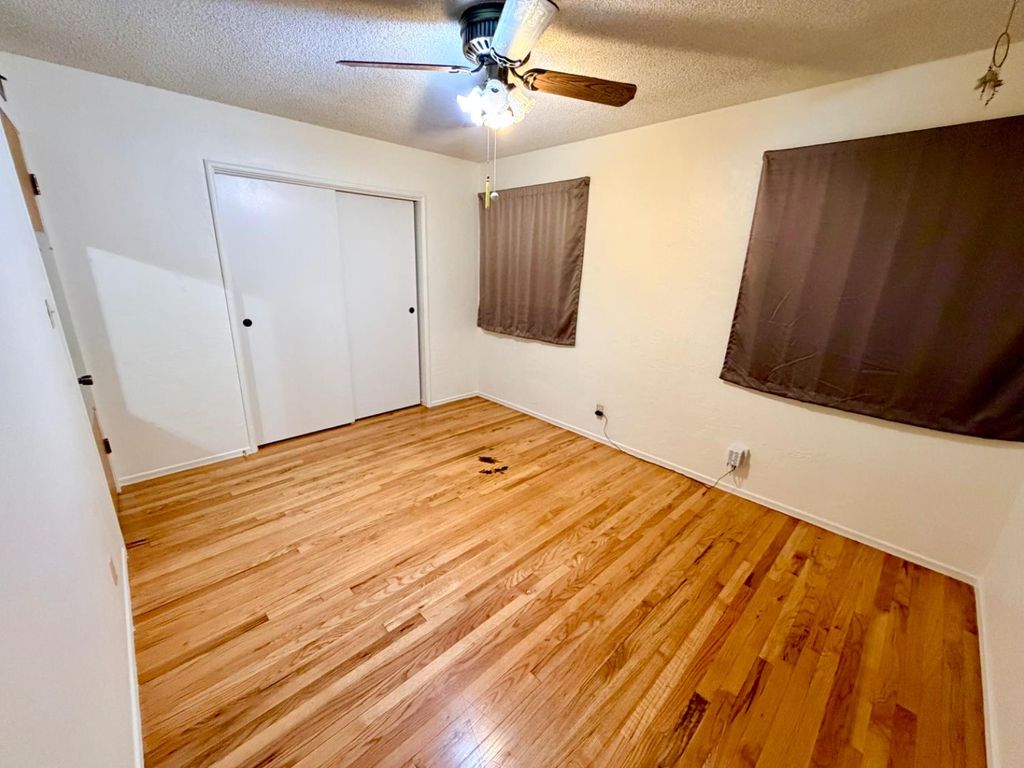 Image 16 of property listing at 906 W. Ashcroft, Fresno, CA 93705